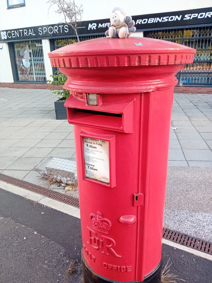 webster8_legs's tweet photo. A bright box on Sand Pits/Summer Lane. Nothing special about it, but it's a lovely splash of colour on the city ring road. #Postb https://t.co/SXDvzBO4u0