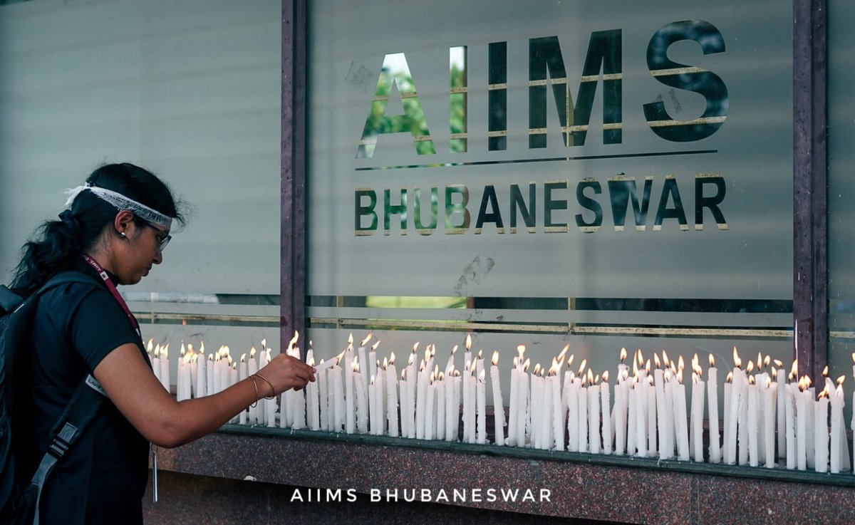 The medical fraternity in AIIMS Bhubaneswar stands united against the heinous act of violence committed in Kolkata and Uttarakhand . We demand justice for the victims!
#JusticeForRGKar #BENGAL_HORROR #Doctors_on_strike #CentralProtectionAct