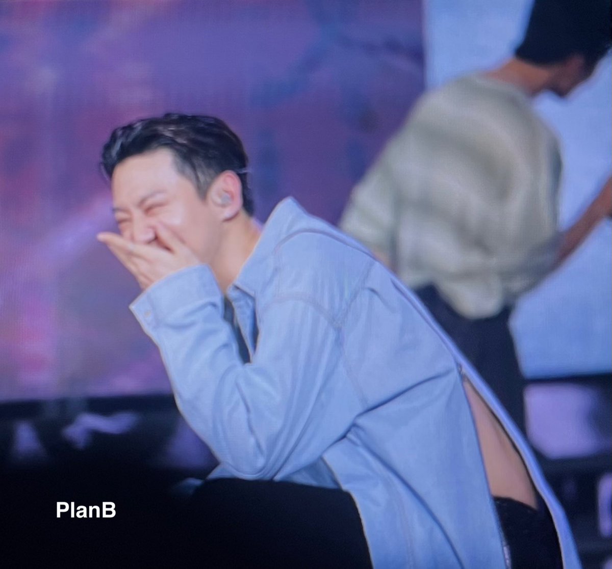 240817 #BAP #방정유문 #방용국
해시태그 너무 오랜만에 달았는데 이게맞나ㅠ
유영재울먹이는데 등파인옷입고 낄낄대는 울옵빵...🥹🩷