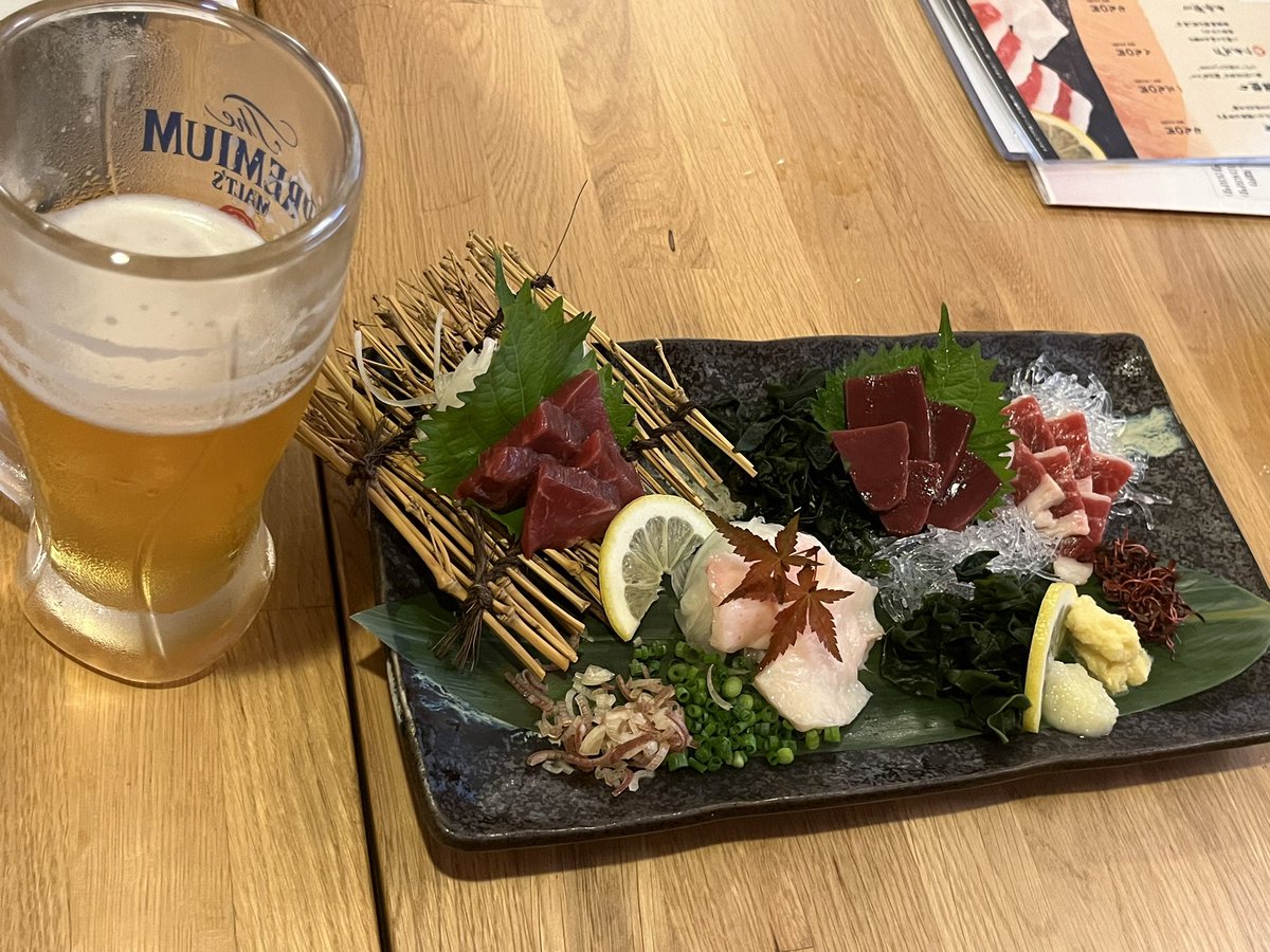 pandapanda_jp's tweet photo. 今日は馬刺しを食べに来た！ https://t.co/bdwhMgnsL1