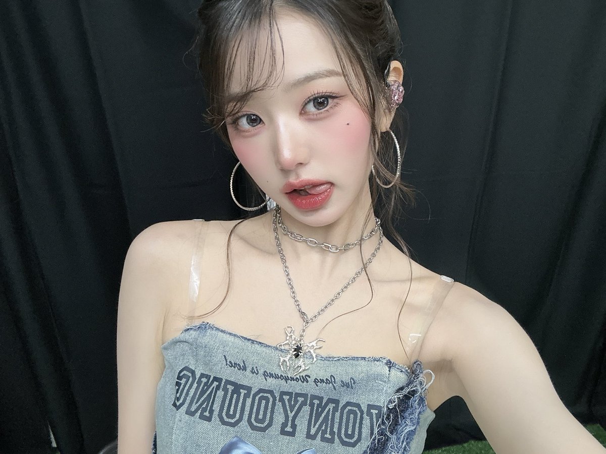 IVE_twt's tweet photo. 럭키피스🩷🍀7️⃣💕

#IVE #아이브 #JANGWONYOUNG #장원영 https://t.co/IbYdLS10kg