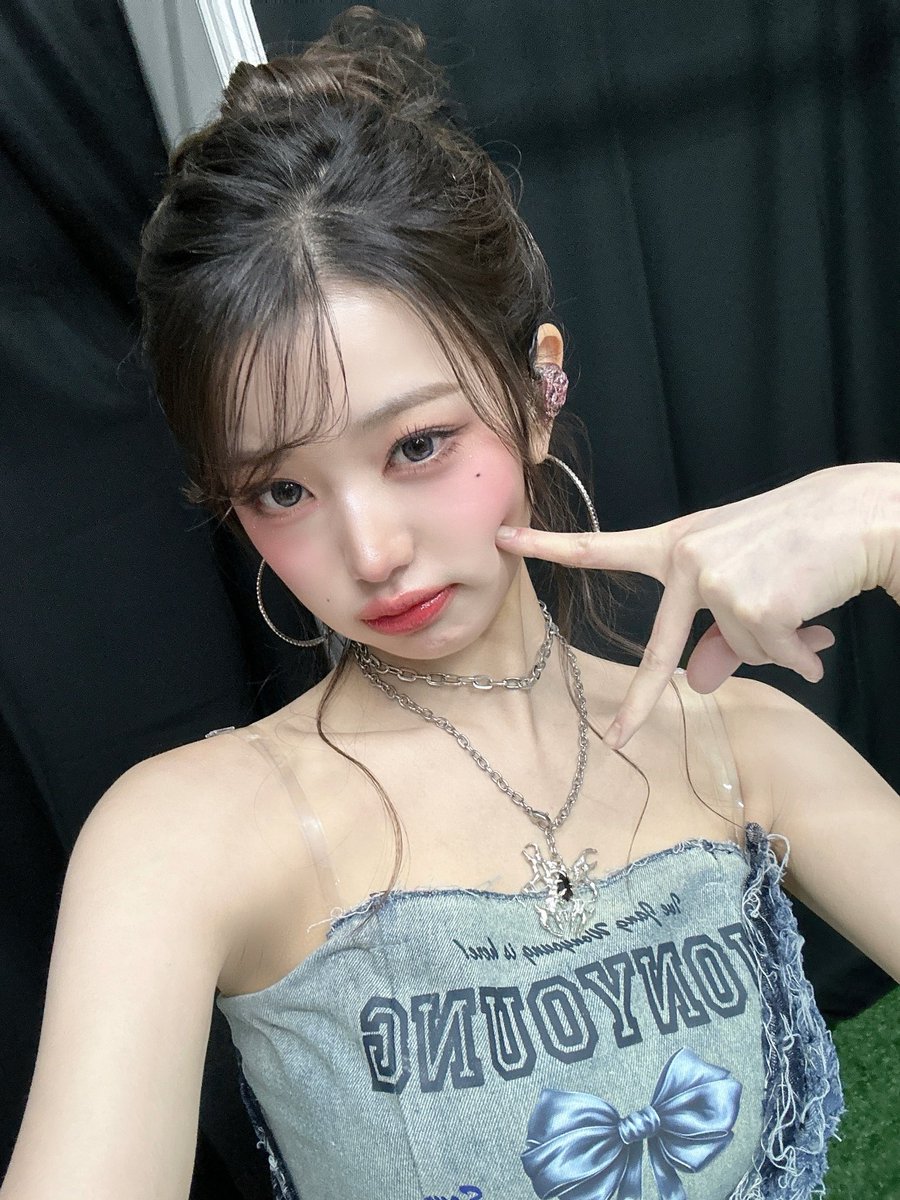 IVE_twt's tweet photo. 럭키피스🩷🍀7️⃣💕

#IVE #아이브 #JANGWONYOUNG #장원영 https://t.co/IbYdLS10kg