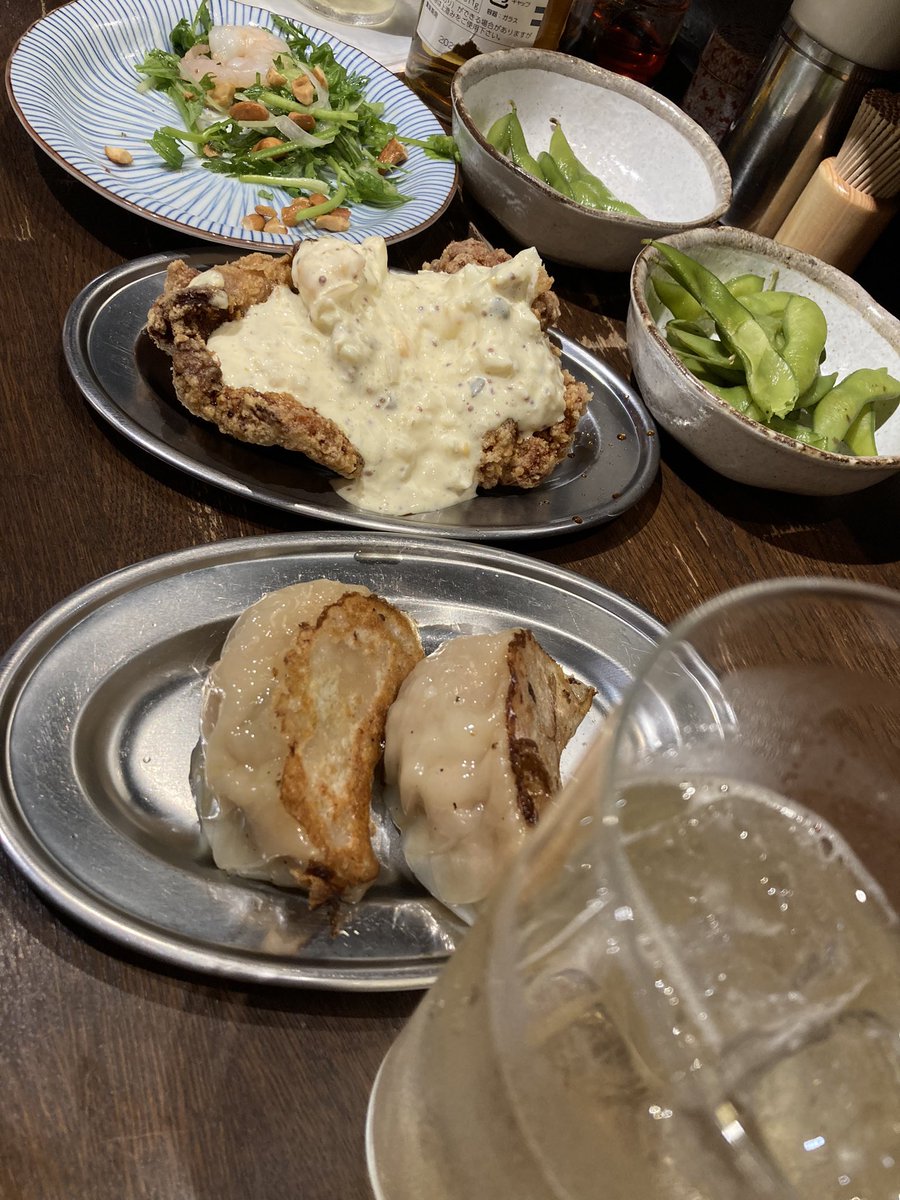 rinponponshu's tweet photo. 大粒餃子が
なかなか美味しかった日🥟🥟
やっぱり餃子には
さっぱり系飲み物が合いますな😋 https://t.co/SzvlevWwsM
