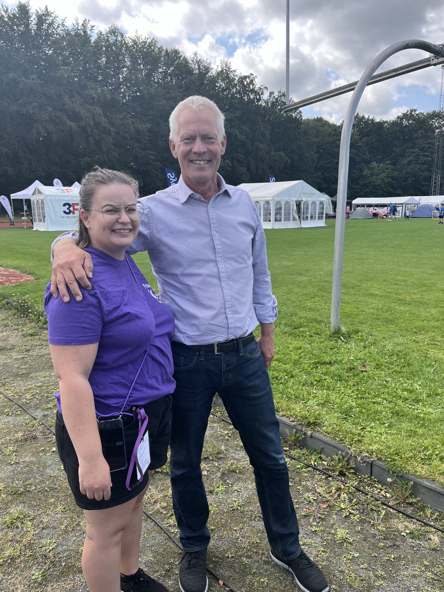 Jesper Fisker (@jesper_fisker) on Twitter photo Til Stafet for Livet i Vejle. De frivillige - her formand/k Cilia - har gjort en KÆMPE insats for en fantastisk stafet. Der gør en forskel. Tak for besøget😊! <a href="/cancer_dk/">Kræftens Bekæmpelse</a> #sundpol Til Stafet for Livet i Vejle. De frivillige - her formand/k Cilia - har gjort en KÆMPE insats for en fantastisk stafet. Der gør en forskel. Tak for besøget😊! <a href="/cancer_dk/">Kræftens Bekæmpelse</a> #sundpol