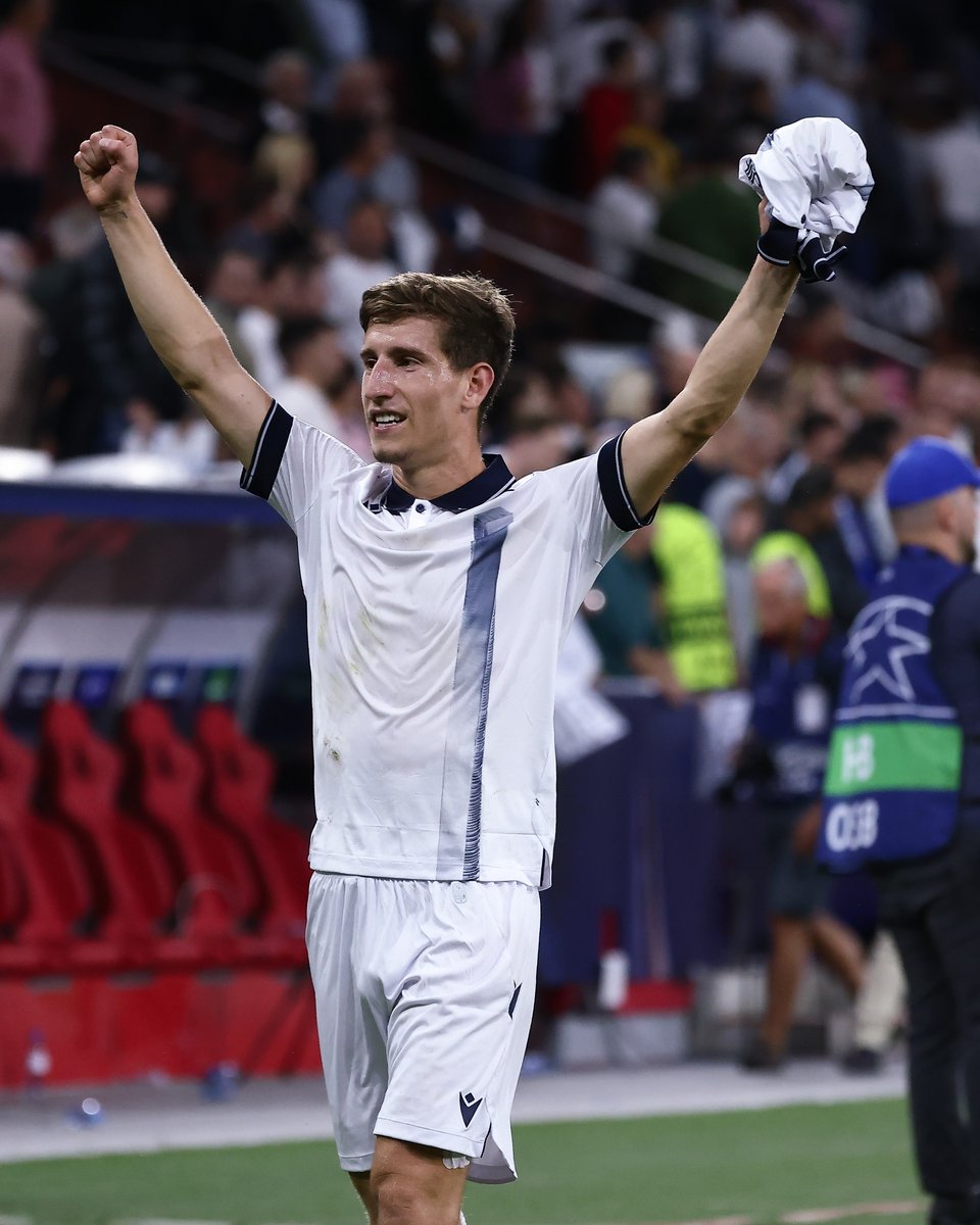 RealSociedad's tweet image. ¡𝗩𝗨𝗘𝗟𝗩𝗘!