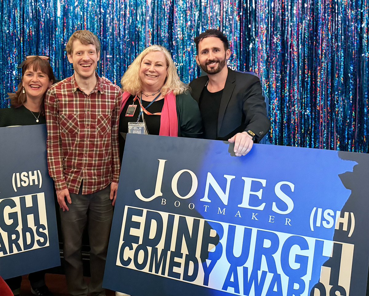 ISHComedyAwards's tweet photo. More from the Long-listers get together last night with awards producers @fairybowles and @nathancassidy. Such a happy and supportive group of great artists. #ishawards #jonesbootmaker @jonesbootmaker @meladoodle @ashleyhaden @thedavideagle @ChelseaBirkby https://t.co/NoKqyaHApA
