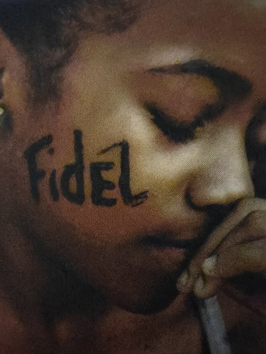 GladysBejerano's tweet photo. En el libro #FCastro, El Arte d Gobernar, d Yunet López, releí el poema del Indio Nabori, "para q nadie tenga q decir 1970..." "para q nunca se nos muera, hay q hacerlo Partido, clase obrera, con los campesinos en estrecha unión.." para siempre, con nosotros su noble corazón. https://t.co/WTF48JjyqI