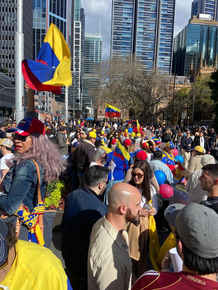 australia decorated in primary colors god i love you venezuelans