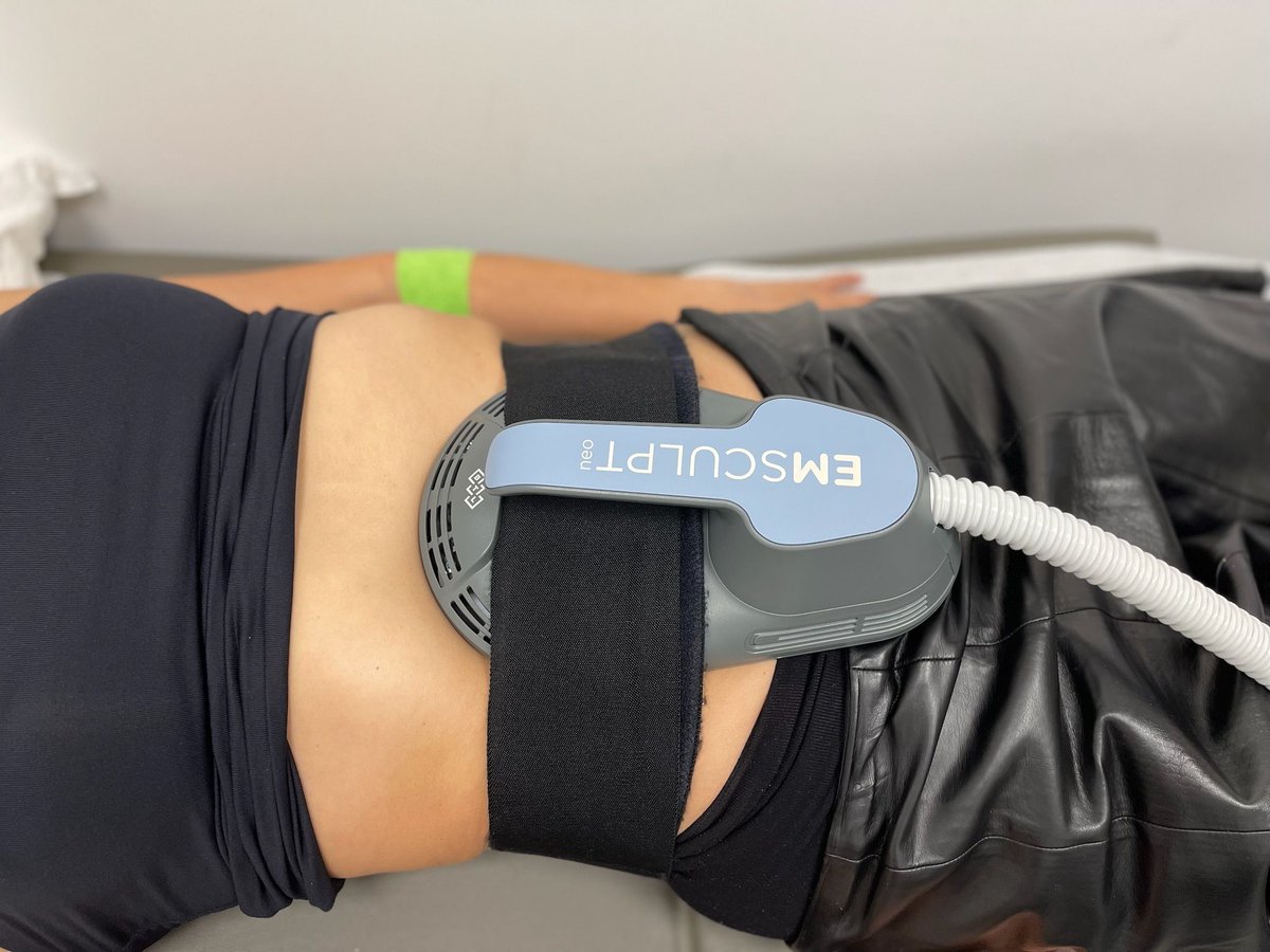 Want the results of a workout, without the sweating? TruSculpt is for you! Each 15 minute treatment is equivalent to doing 10,000 crunches 💪 Best part is it does two body parts at the same time!