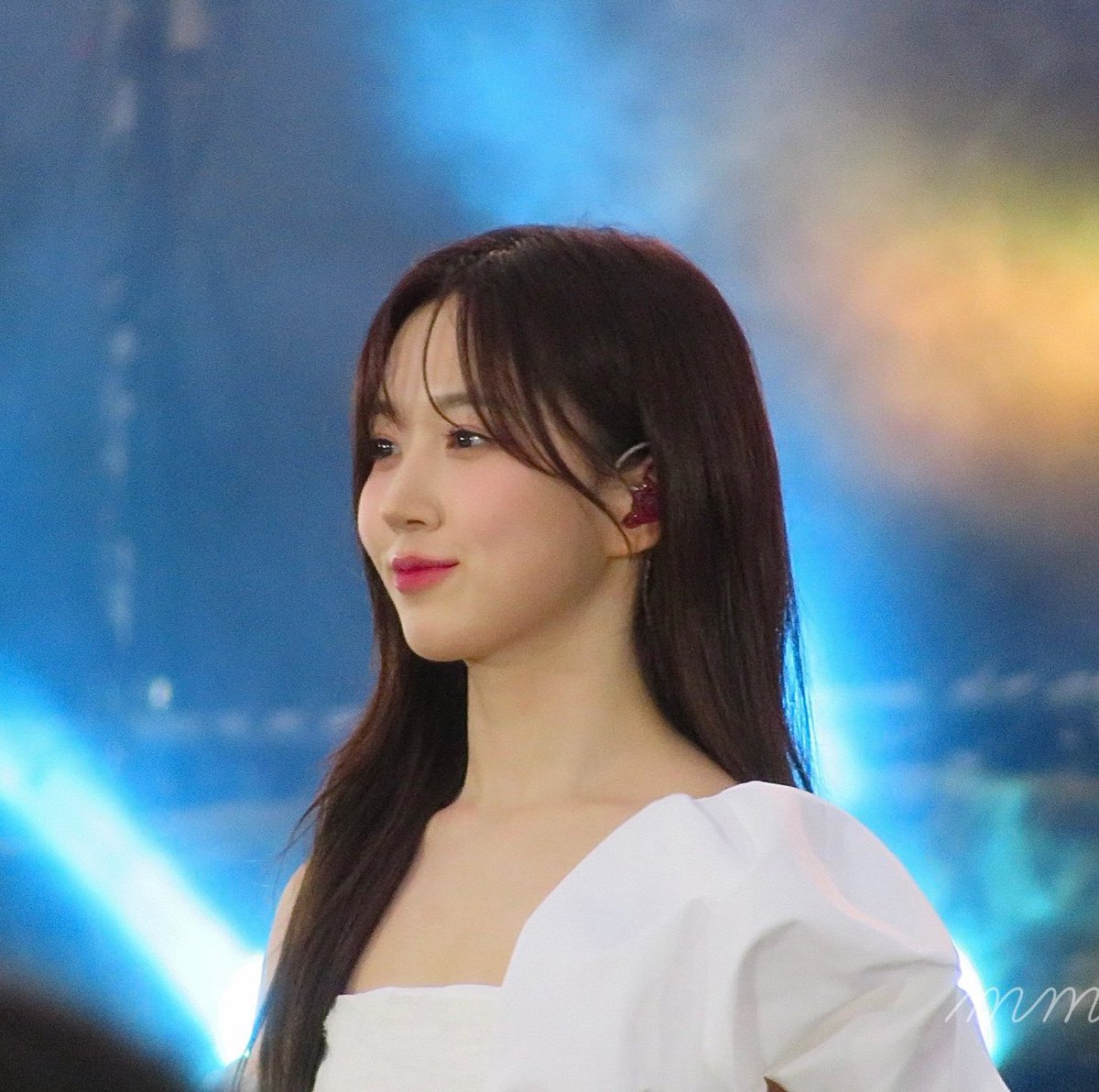 ㅤ
"jadi, yuk kita dengerin sama-sama." Angela menolehkan wajah, tertuju pada <a href="/kauanreff/">Kauan</a>.

"kepada Kak Kauan Aldrich, waktu dan tempat kami persilahkan.”

#KauLikaStory
ㅤ