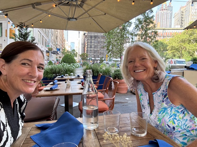 Writers talking writing (instead of writing). Read compelling personal essays @darcey_gohring's excellent Wisdom &amp; Words substack. Want to write your own essay or memoir? Check out her classes and private coaching at darceygohring.com
#memoir #amwriting #writingcommunity