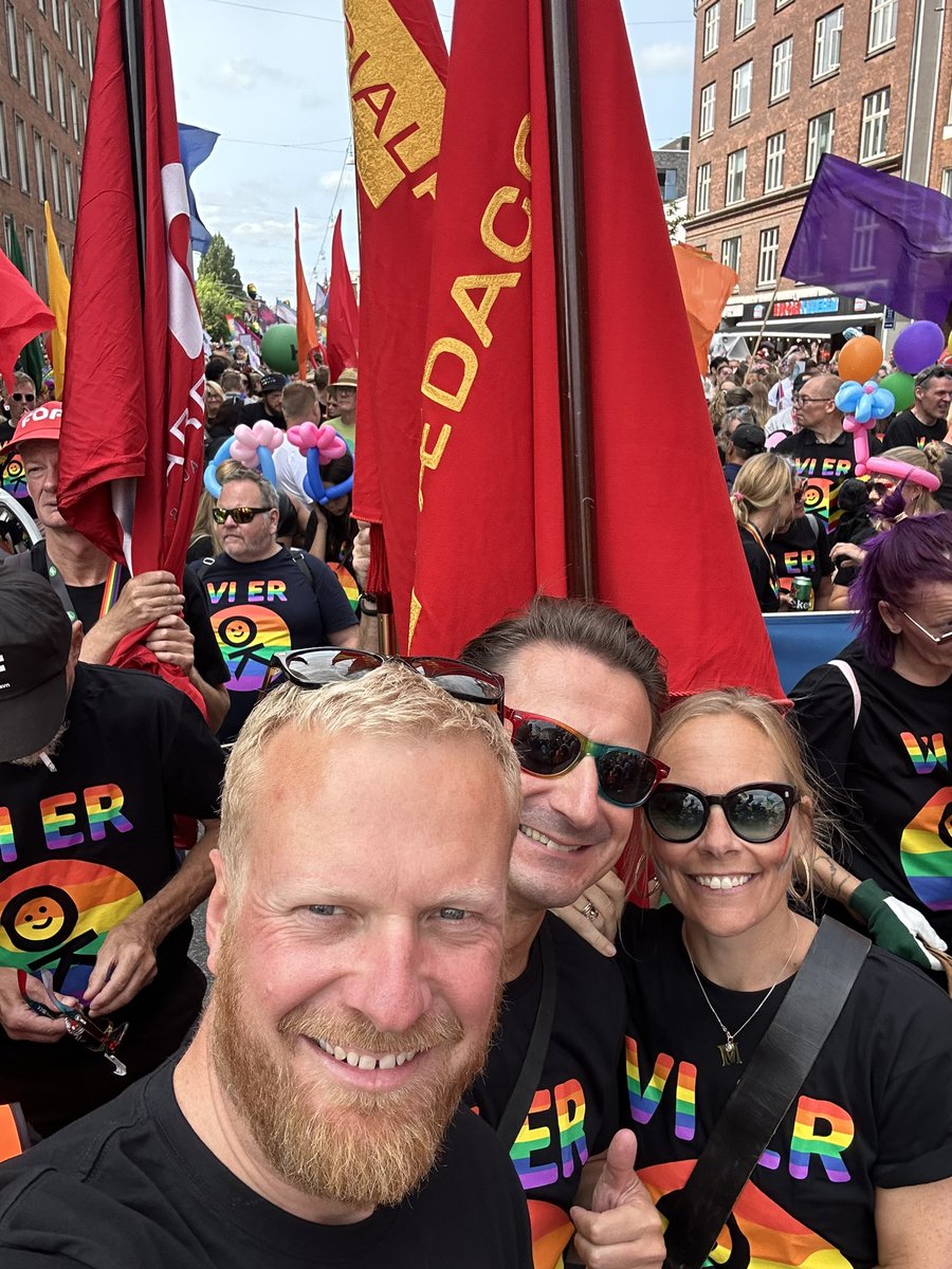 MortenSkov82's tweet photo. Alle har ret til et godt arbejdsliv uden at blive diskrimineret på baggrund af køn eller seksualitet 🏳️🌈 💪 For mig er pride en politisk demonstration for et mere rummeligt arbejdsmarked og lige rettigheder for ALLE. Derfor går jeg med igen i år #CPHPride #lgbtdk #dkpol https://t.co/jNQUpjllFE