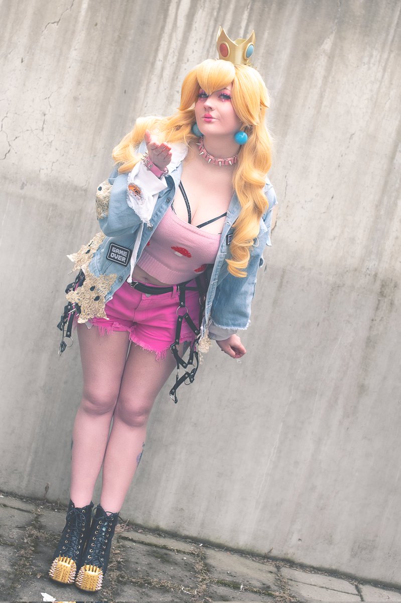 VQ ~ ENVtuber ~ 🔞🐙 (moth host arc) tweet media