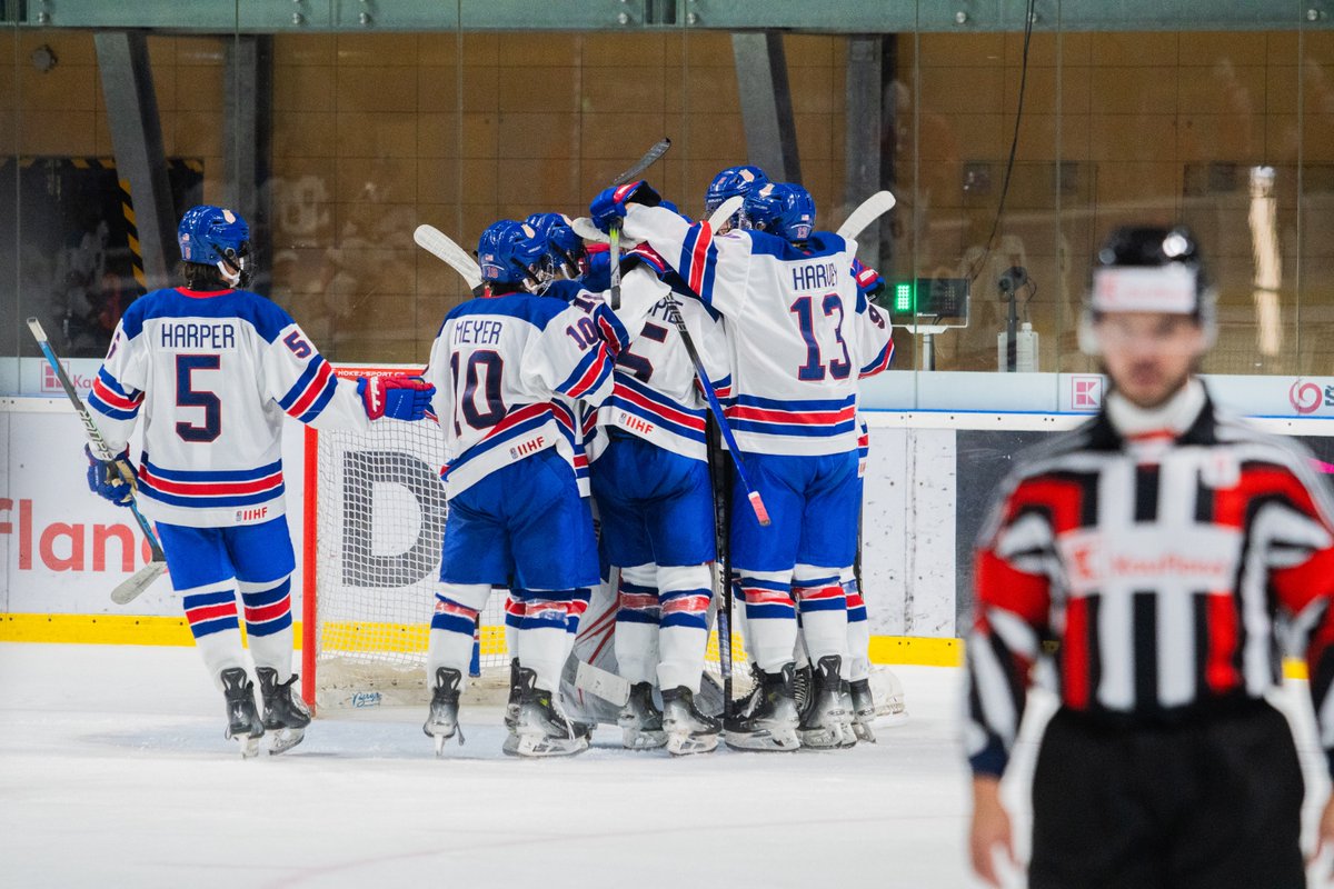usahockey's tweet image. The U.S. leads Czechia 4-3 after the opening 20! #FiveNations 

🚨🚨
Joseph Salandra
William Bent
Kalder Varga
Nicholas Bogas