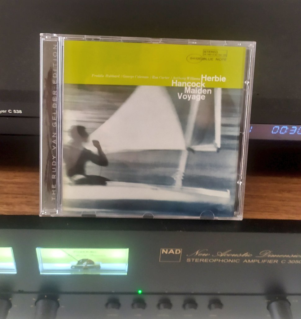 elsotaescala's tweet photo. 5è. "LÍDER" de #HerbieHancock. OBRA MESTRA TOTAL i cop de timó cap el #JazzModal. DISC CONCEPTUAL -MÓN MARÍTIM- d'EXCEL·LENT COMPOSICIÓ PRÒPIA i al costat dels companys RÍTMICS al "2n. GRAN QUINTET" #RonCarter #TonyWilliams més els VENTS de #FreddieHubbard🎺 #GeorgeColeman🎷tenor https://t.co/x4gs8osXSo