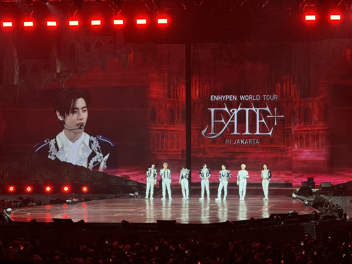 itoldtherain's tweet photo. udah duduk disini tp masih ga percaya ini konser di jakarta 😭 https://t.co/R84bltrtpf