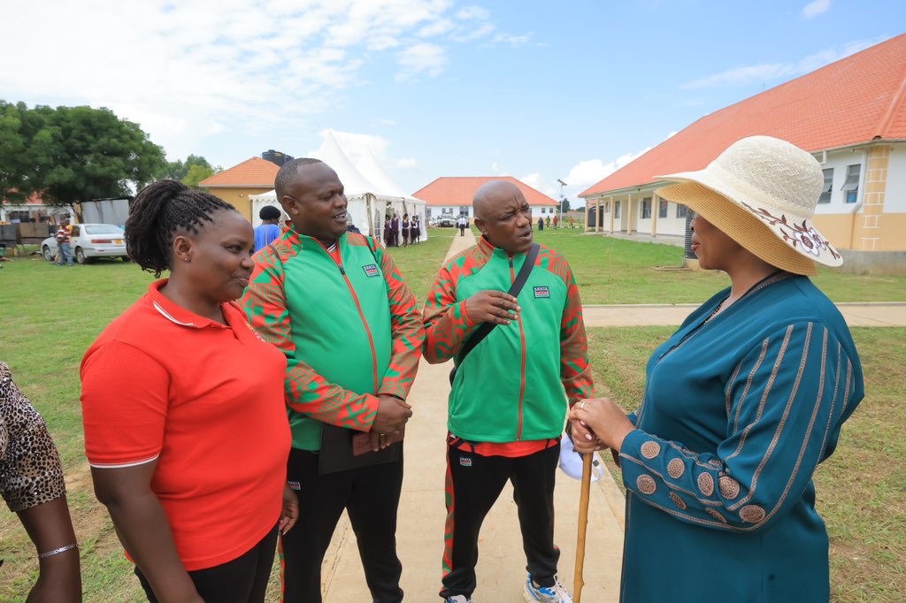 EDbukenya's tweet photo. The Rt. Hon. Speaker of Parliament  @AnitahAmong serves a meal to students from East African Community secondary schools participating in the FEASSSA games at Bukedea Comprehensive School.
H.E the President @KagutaMuseveni will preside over the opening ceremony tomorrow. https://t.co/eY4cvrjrrR