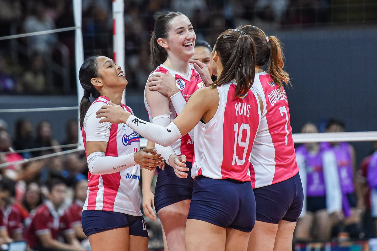 imyanceyyy's tweet photo. Grabe yung 9-point lead pero kinaya nilang habulin at lamangan. This just shows how good Creamline is as a team despite the fact na wala yung tatlong starter players nila. Congratulations girlies! 💗🫶🏻

#PVL2024 https://t.co/AVtjVSRMq2