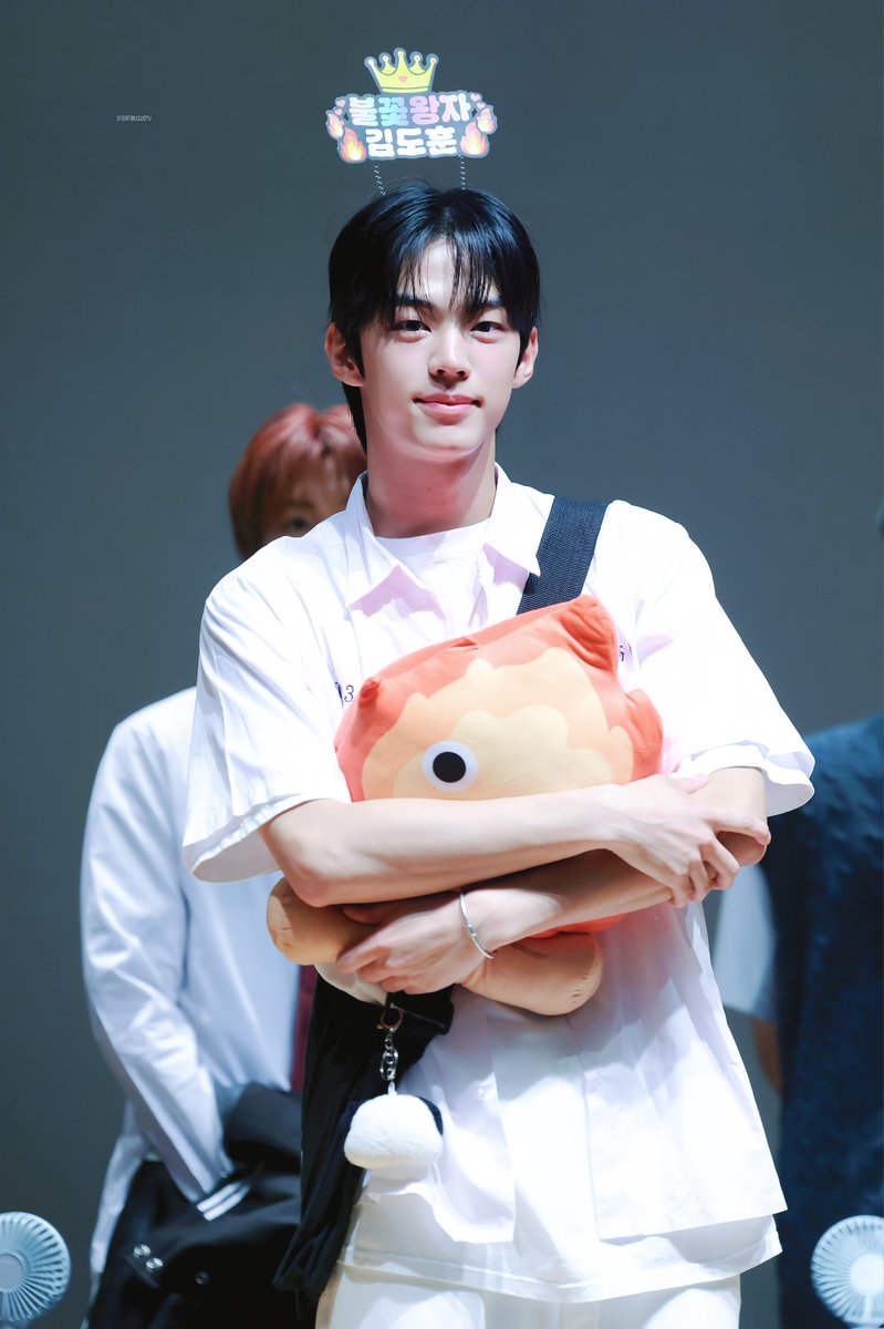 doughnut0130's tweet photo. 240817 엠투유 HD

🔥불꽃왕자👑
김도훈

#천재똥강아지 #DOHOON #도훈 
#TWS #투어스 #ドフン #トゥアス https://t.co/vvJwlYAa9Y