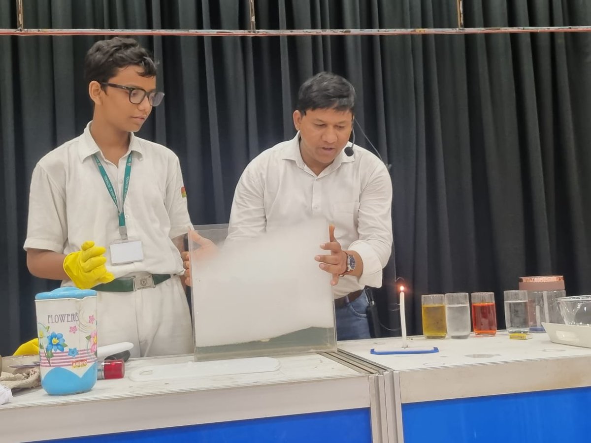 ssc_patna's tweet image. 𝐒𝐜𝐢𝐞𝐧𝐜𝐞 𝐃𝐞𝐦𝐨𝐧𝐬𝐭𝐫𝐚𝐭𝐢𝐨𝐧 𝐋𝐞𝐜𝐭𝐮𝐫𝐞
A #sciencedemonstrationlecture was organized for Delhi Public School, Chandmari, Patna on the topic: &quot;Fun with Dry Ice&quot; in the premises of @ssc_patna a unit of @ncsmgoi @MinOfCultureGoI. Some glimpses of the demonstration.