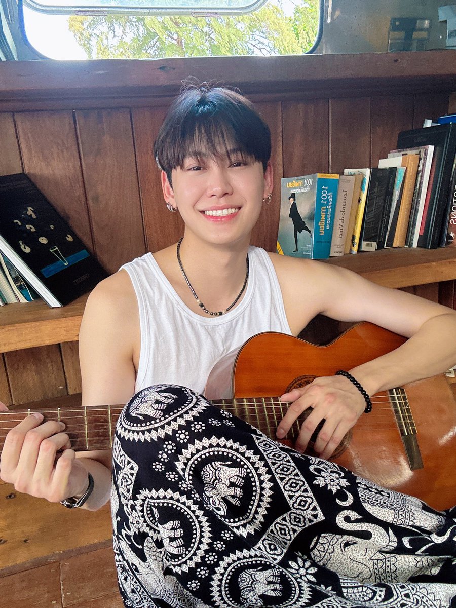 bb0un's tweet photo. 🎸🎸🎸
#bb0un https://t.co/WdydVEhxWE
