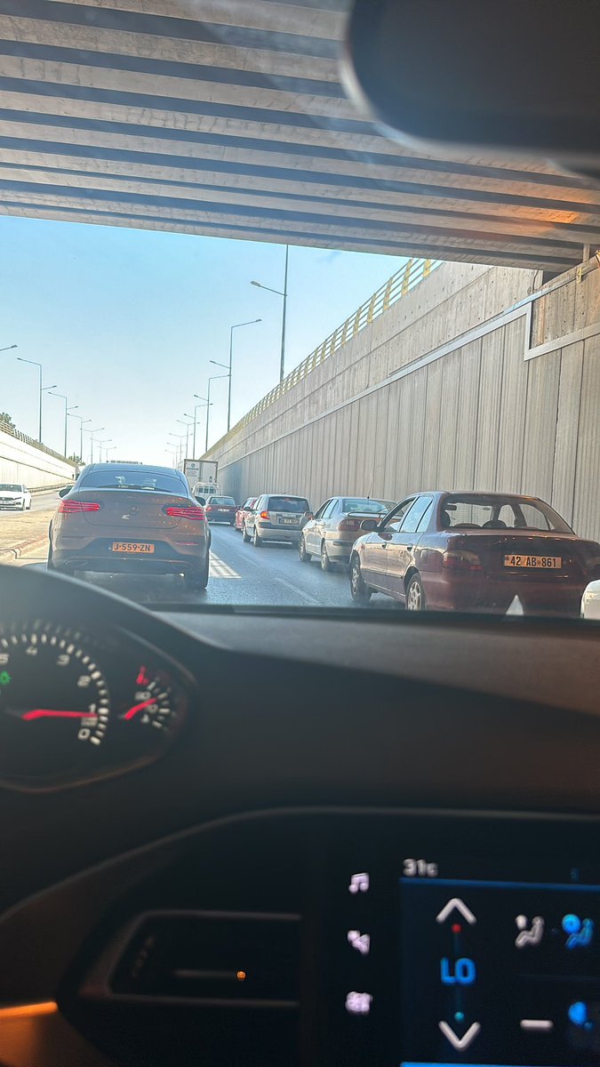 nazlicanunal's tweet photo. Sen Konya’sın kendine gel bu ne trafik 😬😣 
@trafik_konya #konya https://t.co/Wepi1HFjjX