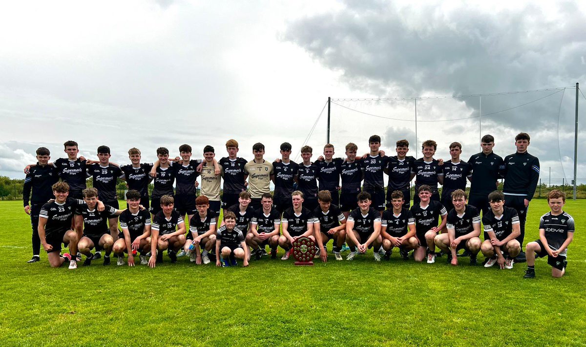 Captain Adam Feeney accepts the Fr. Manning Shield on behalf of <a href="/sligogaa/">Sligo GAA</a> U16 team after their victory over <a href="/OfficialCorkGAA/">Cork GAA</a> North at the <a href="/GaaClare/">Clare Gaa</a> COE this afternoon. #SligeachAbú