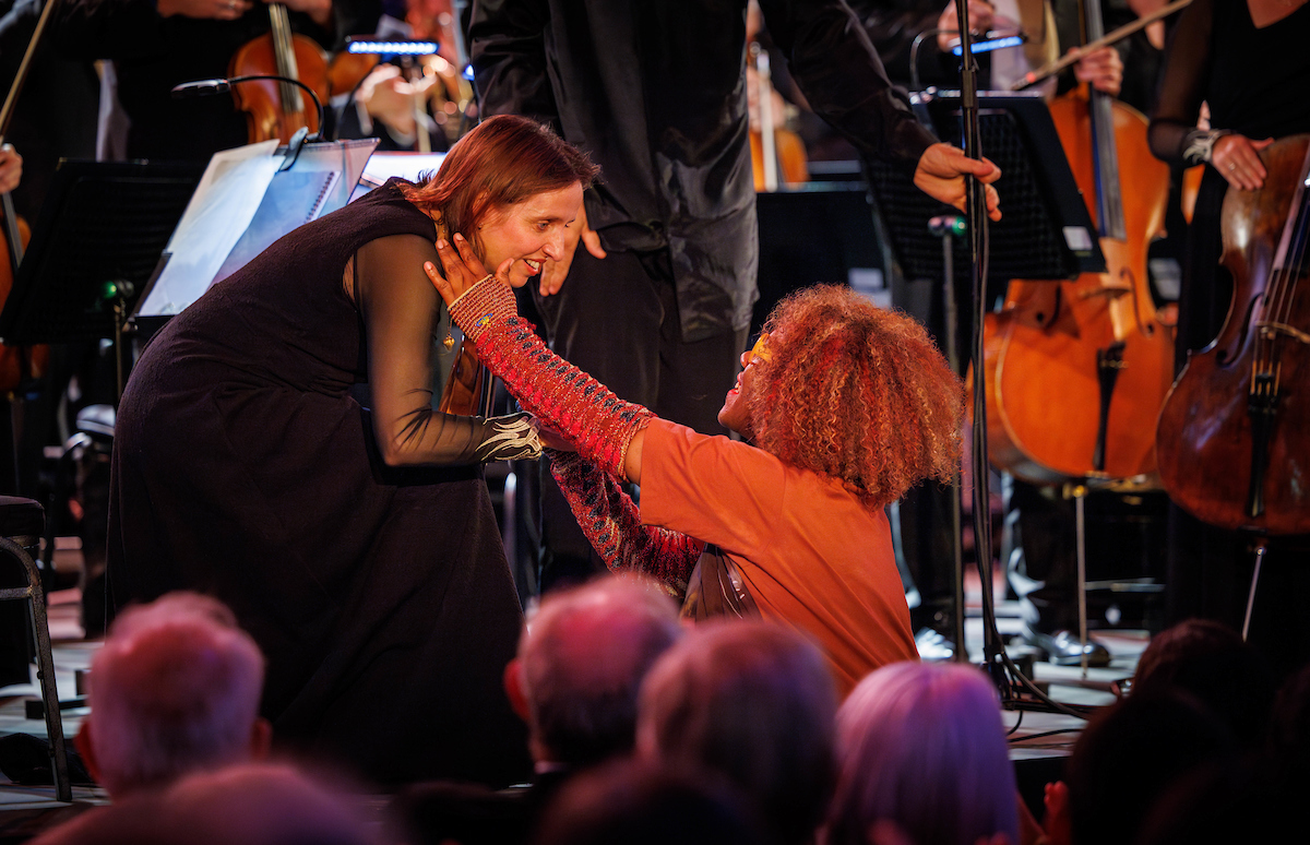 KilkennyArtsFestival (@kilkennyarts) on Twitter photo What an extraordinary performance by the <a href="/ICOrchestra/">Irish Chamber Orchestra</a> led by the incredible Thomas Zehetmair at <a href="/SaintCanices/">St Canices Cathedral</a> 🙌 The Irish premiere of <a href="/ErrollynWallen/">Errollyn Wallen</a>'s Dances for Orchestra was truly a revelation. Thanks to all involved 🧡
📸 <a href="/dylanvaughanirl/">Dylan Vaughan</a> What an extraordinary performance by the <a href="/ICOrchestra/">Irish Chamber Orchestra</a> led by the incredible Thomas Zehetmair at <a href="/SaintCanices/">St Canices Cathedral</a> 🙌 The Irish premiere of <a href="/ErrollynWallen/">Errollyn Wallen</a>'s Dances for Orchestra was truly a revelation. Thanks to all involved 🧡
📸 <a href="/dylanvaughanirl/">Dylan Vaughan</a>