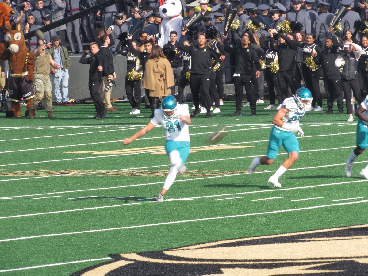 Bill_GrayNC's tweet photo. 12…the # of days until @CoastalFootball , and also the total number of kickoff returns allowed by @_Liam_Gray_HF21 in 13 games in the 2023 season setting the CCU single season and career touchback records #FIELDPOSITION #SPECIALTEAMSMATTER #CHANTSUP #TEALNATION #FAM1LY https://t.co/XxeFluRtKb