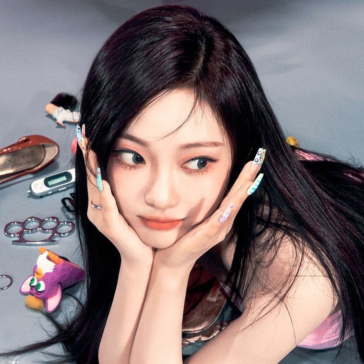 lestatmineiro's tweet image. reply and ill give u four kpop groups to say ur biases!!! &amp;lt;3   

i got: 
red velvet — seulgi
lesserafim — yunjin
aespa — ningning
gidle — yuqi