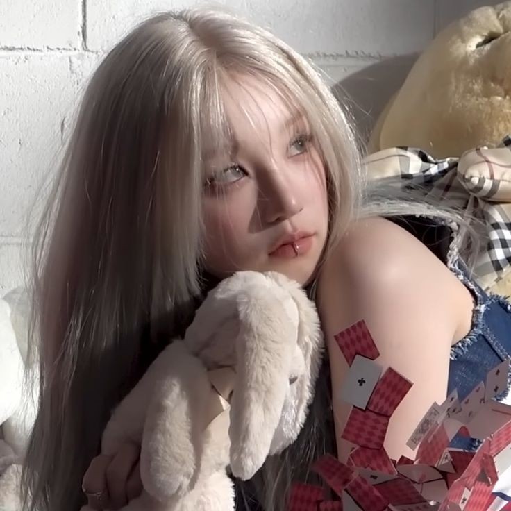 lestatmineiro's tweet image. reply and ill give u four kpop groups to say ur biases!!! &amp;lt;3   

i got: 
red velvet — seulgi
lesserafim — yunjin
aespa — ningning
gidle — yuqi