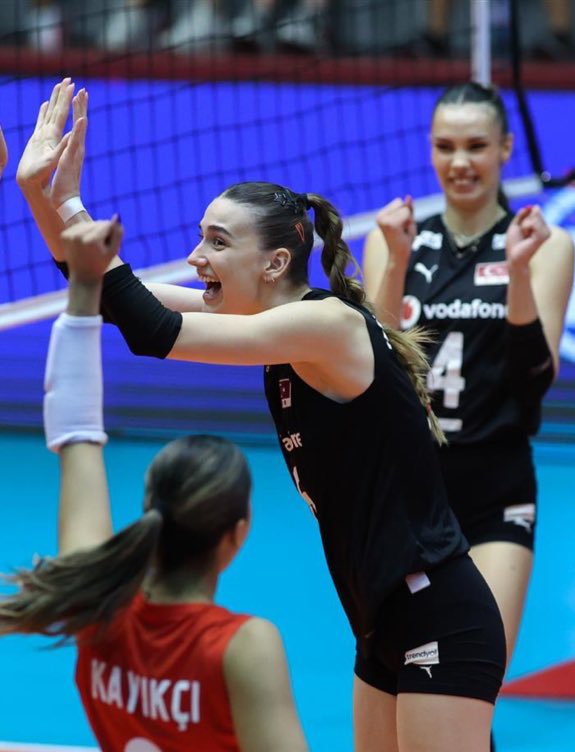 4141sport's tweet photo. 🇹🇷 EN DEĞERLİ OYUNCU. 

👸 DİLAY ÖZDEMİR. https://t.co/4nD8mAiJ08
