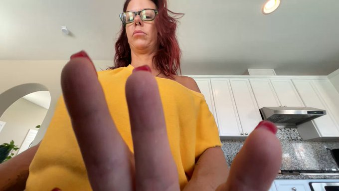 Alexis Fawx is live now! https://t.co/11enTIVPyy https://t.co/nJxGexU37I
