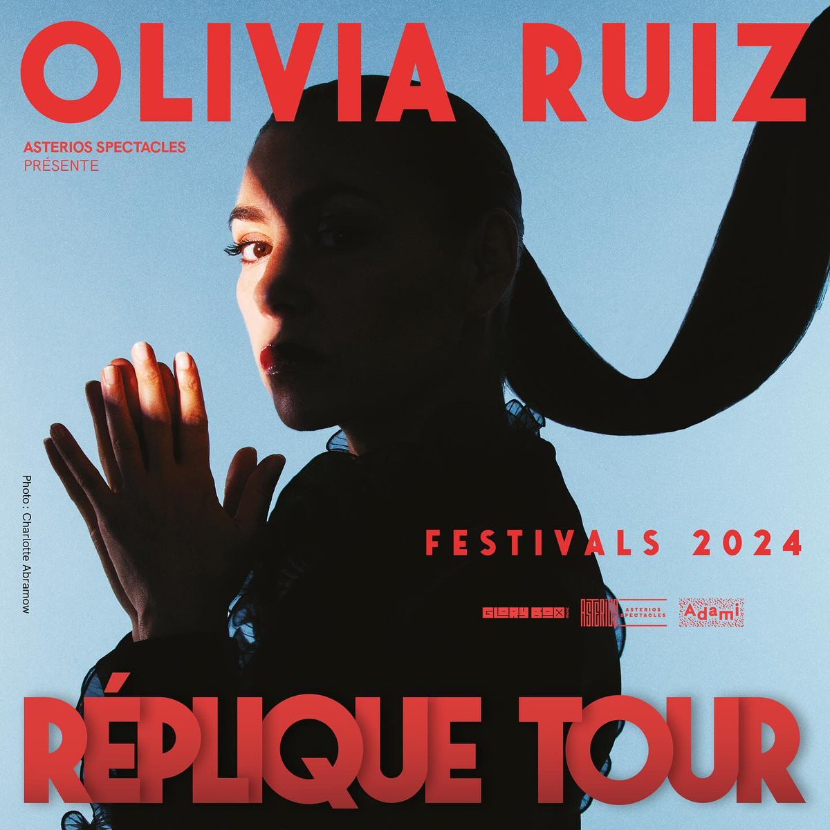 mk_polis's tweet photo. Après 8 ans de silence, Olivia Ruiz revient dans la lumière en nous offrant une esthétique inouïe et rarement vue ! Du rentre-dedans pour ne pas dire qu'on en est pas... 
#LeContrat. https://t.co/dTBCr4YDU0