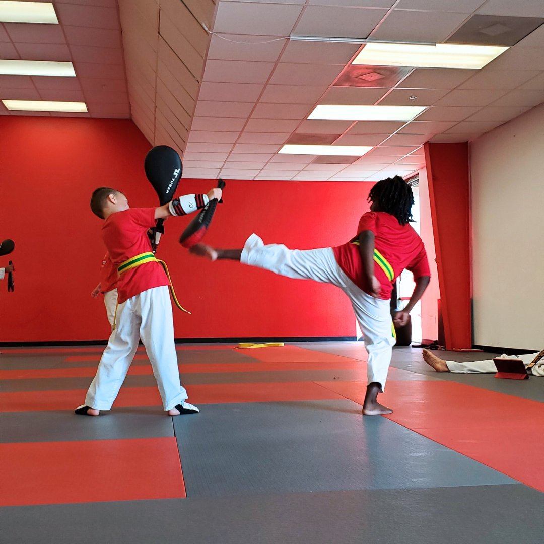 infinity_tkd's tweet image. 𝐌𝐫. 𝐊𝐚𝐝𝐫𝐞𝐧 𝐢𝐬 𝐂𝐫𝐮𝐬𝐡𝐢𝐧𝐠 𝐆𝐨𝐚𝐥𝐬! 🥋
Last week, we tested for stripes, and Mr. Kadren delivered with maximum intensity! His spin hook kick was sharp and powerful.

At #InfinityTaekwondo, we know #hardwork and #effort pay off. Keep it up, Kadren!

#Parentingwin