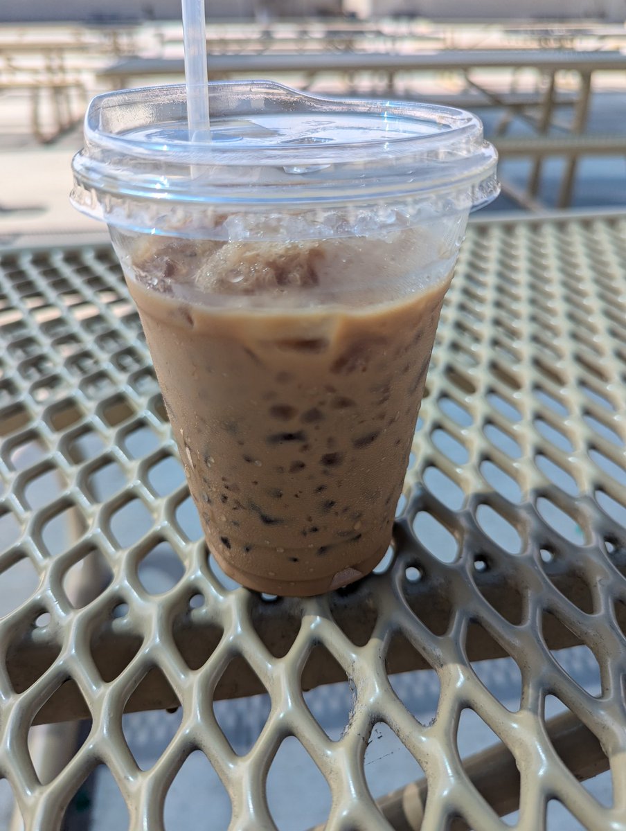 Kane_eigo's tweet photo. ベトナムコーヒーは苦手だわ😅　甘いコーヒーはあまり好きじゃないんだが、ベトナムはデフォルトで激甘だからカスタムして甘さ控えめにして��私からすると激甘。コーヒーにいつも7つ角砂糖を入れてた祖父を思いだす味😅 https://t.co/yWAyye6zFk