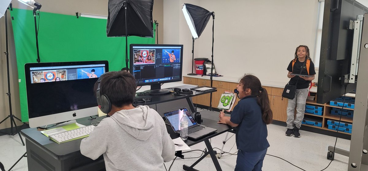 Vero Villarreal, Librarian tweet media