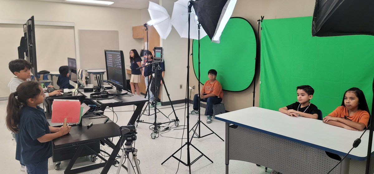 Vero Villarreal, Librarian tweet media