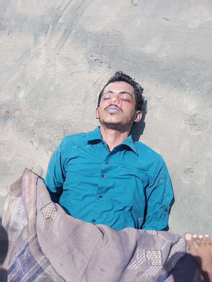 العثور على جثة الشاب عبدالله عبدالهادي عبدالمانع على سواحل عين بامعبد شبوة رضوم. الله يرحمه ويسكنة فسيح جناته تعازينالوالدة عبدالهادي علي عبدالهادي عبدالمانع نسأل الله أن يلهم أهله وذويه الصبر والسلوان وإنا لله وإنا الية راجعون ،