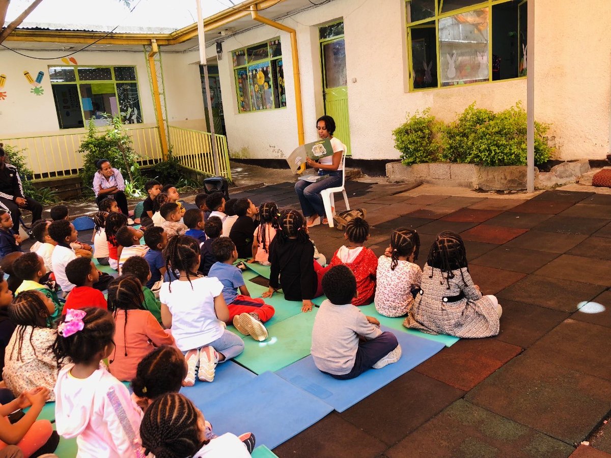 I’ve regularly read for my 4 children since they were months old. My oldest is 9 and my youngest is 1, and we read 2-3 times a week.

Below are five lessons I’ve learned about reading for kids.

Reading is the foundation for learning; let’s read for/with our kids! 🧵