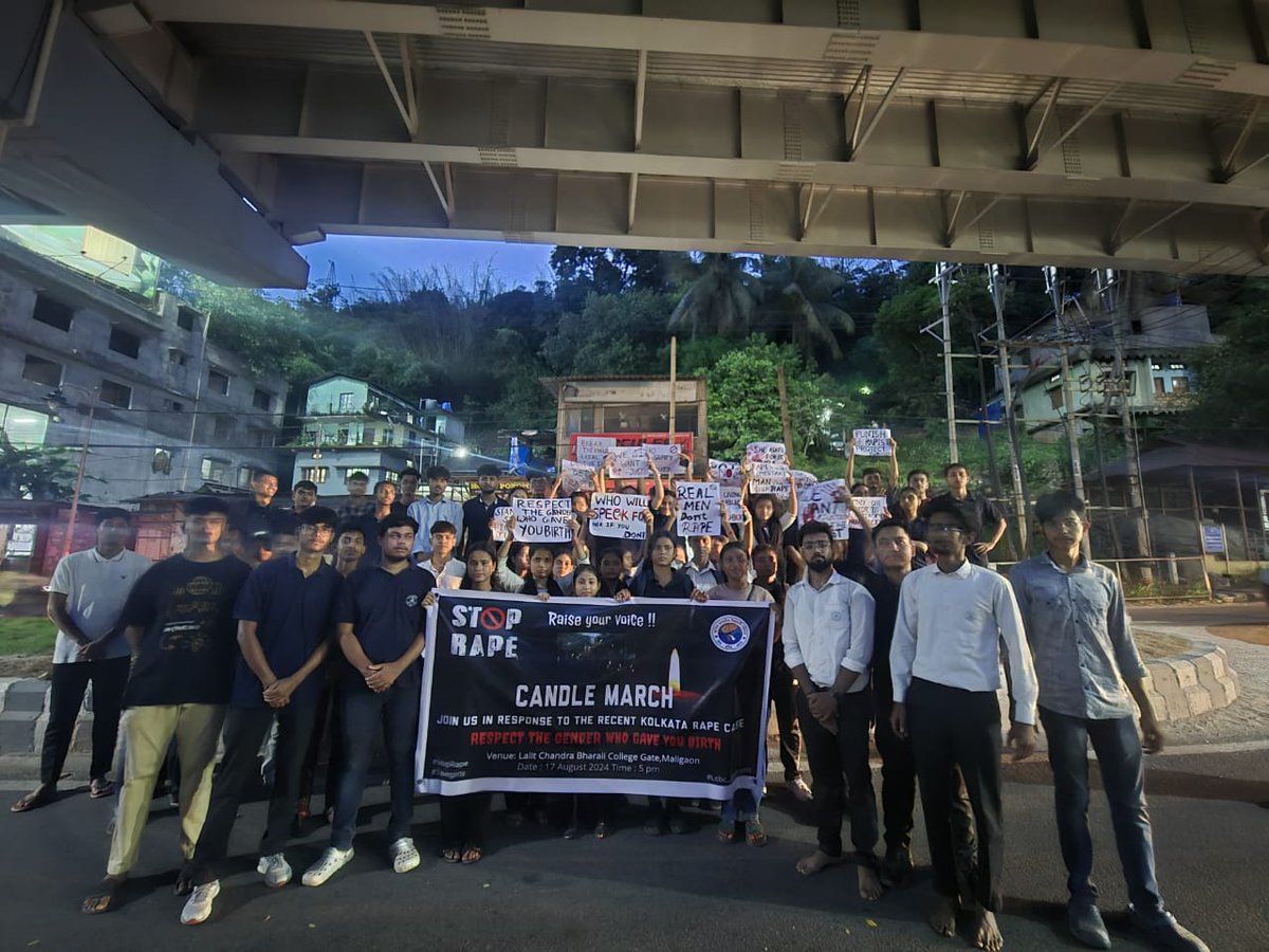 ABVPVoice's tweet photo. Karyakartas of ABVP Assam protested at various places against the Mamata Banerjee Led TMC government over the incident of Rape and Murder of a trainee Doctor in RG Kar Medical College and Hospital, Kolkata, demanded the strictest actions against the culprits.

#JusticeForAbhaya https://t.co/BHhVaNYwGr