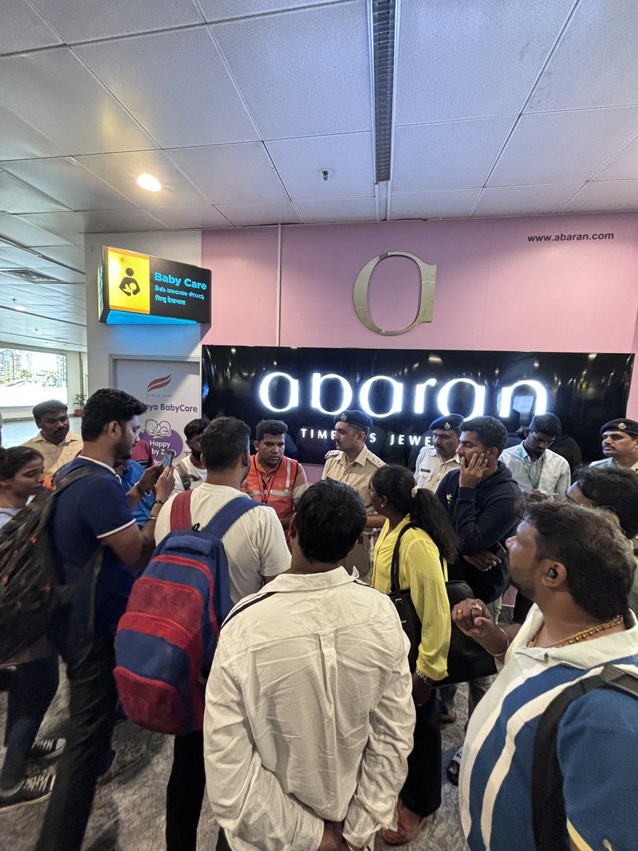 anoo_rag173's tweet photo. @allianceair bangalore - goa flight first delayed by several hourse, now cancelled after 4 hours with passengers stranded at the exit door. No refunds, no accommodation. No senior to communicate and resolve. @DGCAIndia #goa #bangalore https://t.co/3s1cnZxNiW