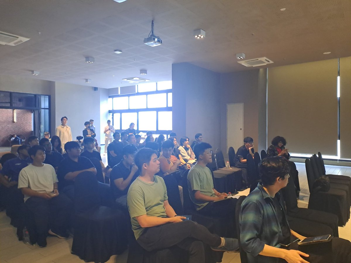 magthylius's tweet photo. Donut Dev Day hosted by #igdamy was a major success. It's an event that aims to be our own GDC talk convention that aims to not only knowledge share but to also instill confidence that YES Malaysians are cool and extremely skilled in the industry https://t.co/QuCWFoSbYX