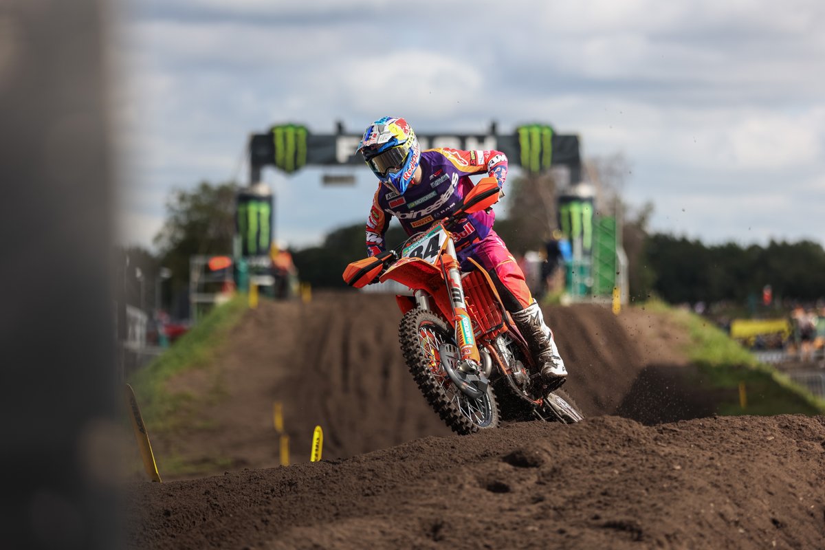 mxgp's tweet photo. That what we call competition ❗

Fantic, Kawasaki, GasGas, KTM, Honda, Yamaha, Ducati and Husqvarna are respectively in the top eight positions of the MXGP RAM Qualifying Race in Arnhem 🔥

#MXGP #Motocross #MX #Motorsport #MXGPNetherlands https://t.co/zStuG6wFCa