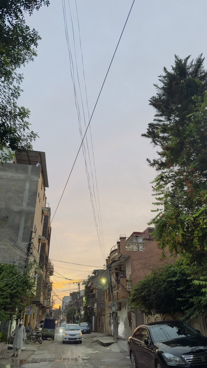 ashuftanafees's tweet photo. جُدائی تو لکھی ہوُئی ، ہر چیز میں کبھی دیر توکبھی سویر قُدرت کا قانُون ہے🦋سب الجھا ہوا،مگررنگ🦋 https://t.co/7Im7QWmrW1