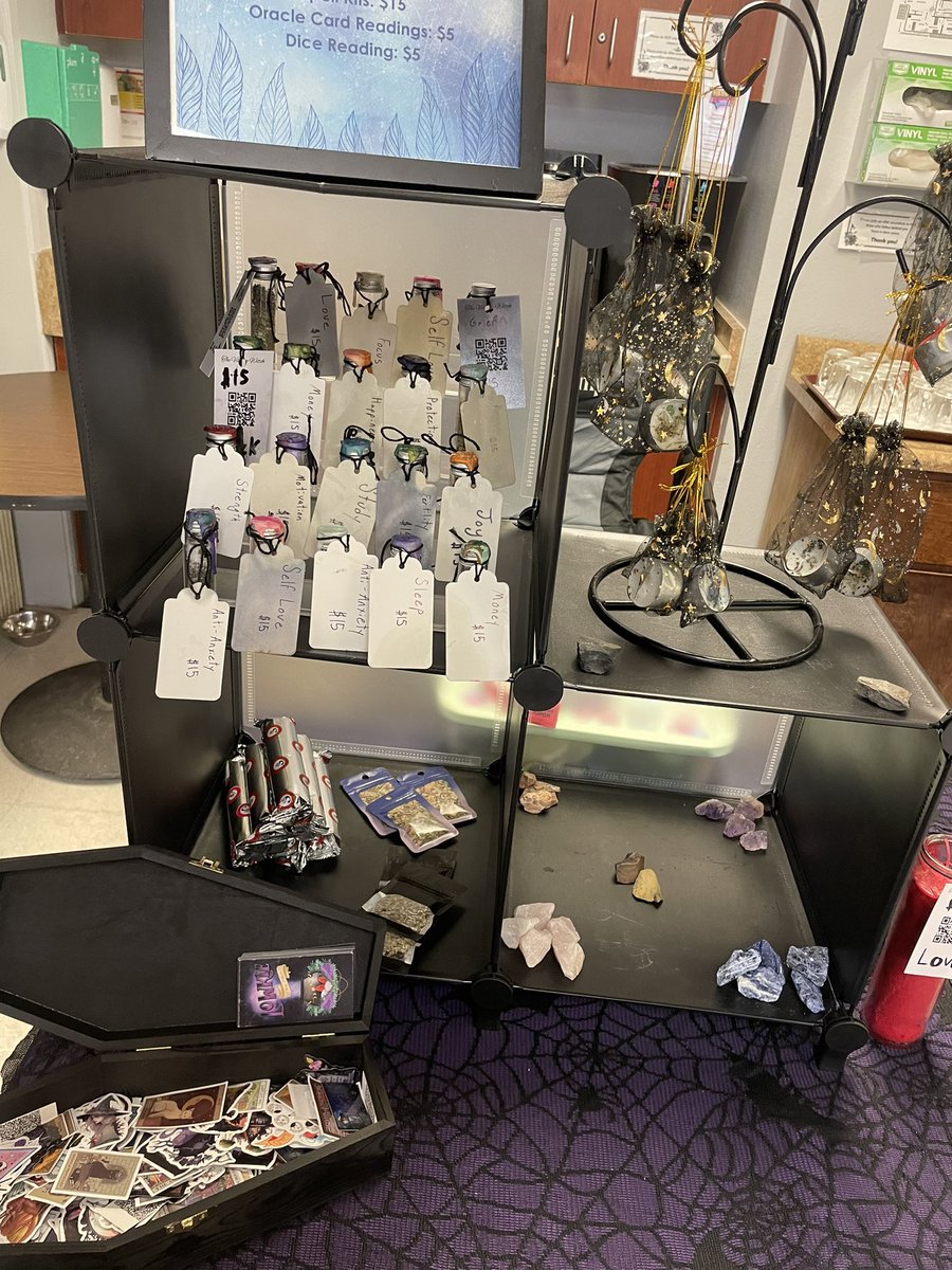 nonbinary_aries's tweet image. Come see me! Today in Tacoma till 4!