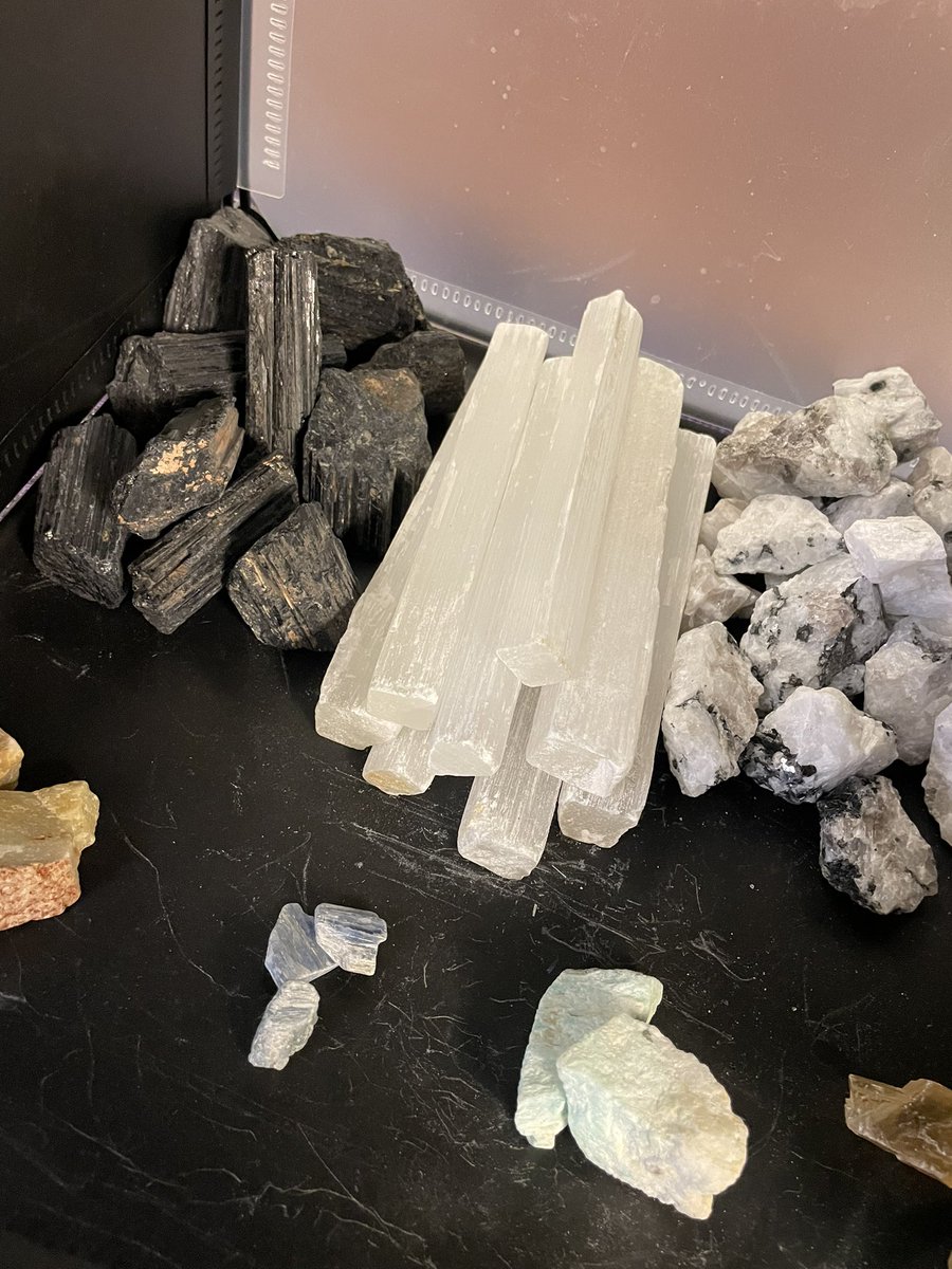 nonbinary_aries's tweet image. Come see me! Today in Tacoma till 4!