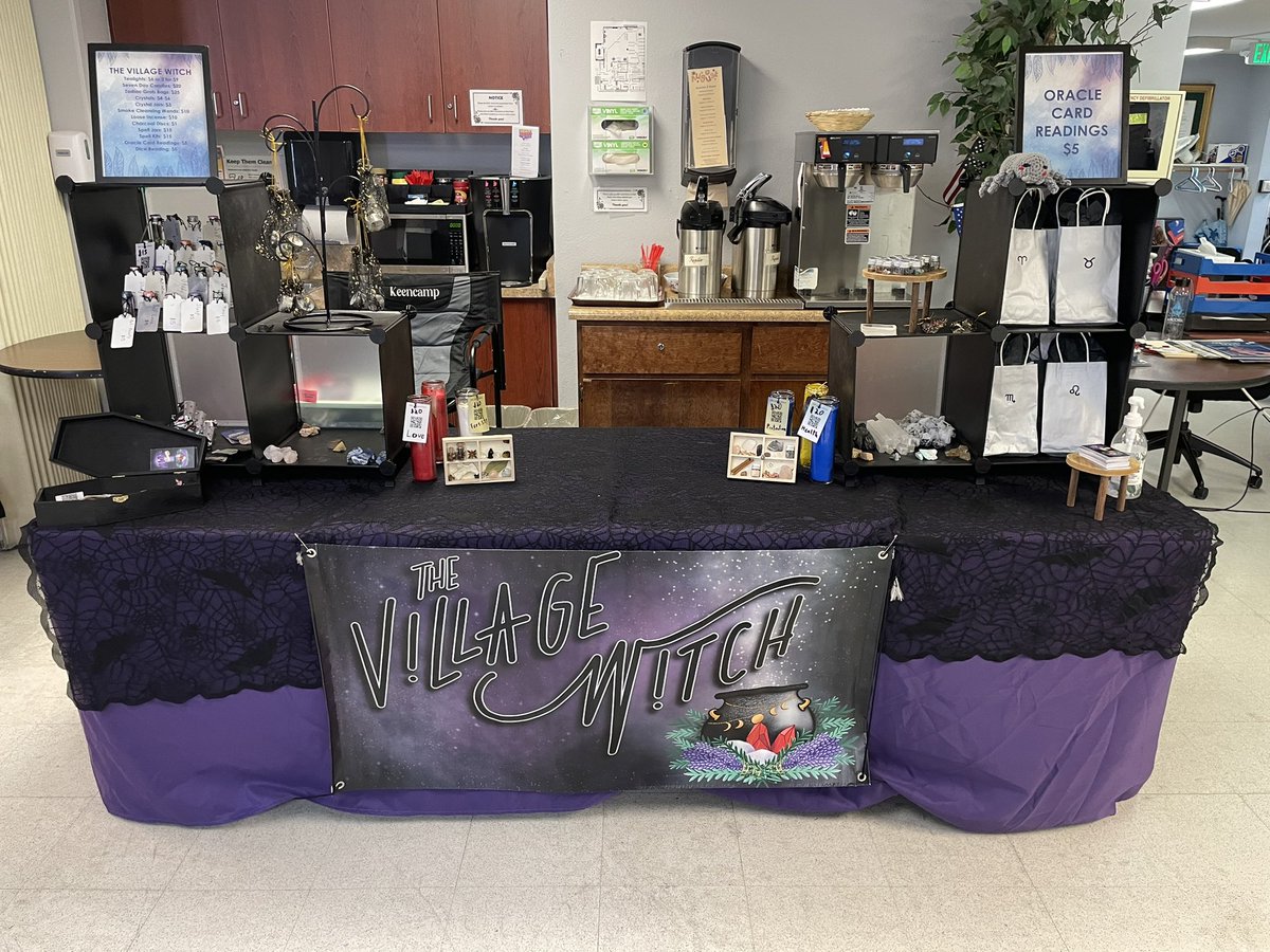 nonbinary_aries's tweet image. Come see me! Today in Tacoma till 4!