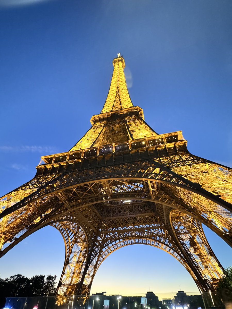 FeritBoraa's tweet photo. #paris ❤️ https://t.co/RAb87J51zY