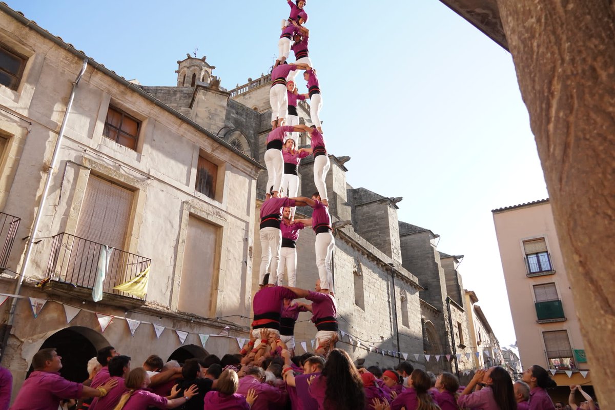 OriolSola's tweet photo. Gens d'acord amb el @JordiMurenu, no farem la millor festa major de la història dels @moixiganguers . Farem la millor actuació de la història dels Moixiganguers.
#castells #castellers https://t.co/fvvTPyJhe6